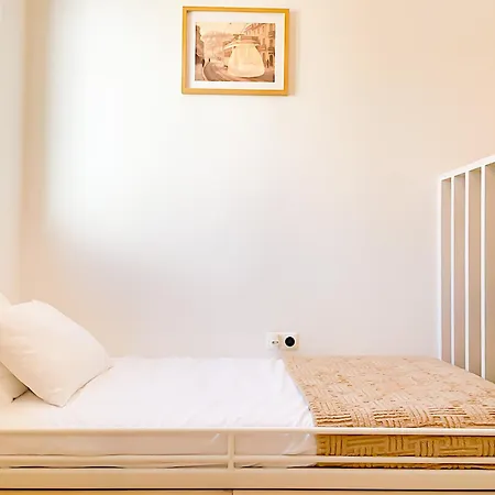 Entire 2 Bedroom Family Friendly House In Belem 3 To 5 Guests * Лісабон