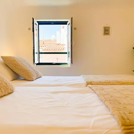 Entire 2 Bedroom Family Friendly House In Belem 3 To 5 Guests * Lisboa