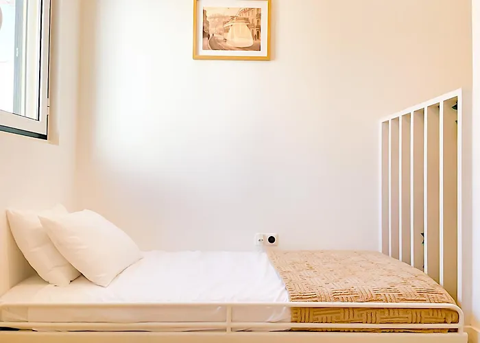 Entire 2 Bedroom Family Friendly House In Belem 3 To 5 Guests * Лиссабон