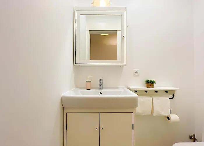 Entire 2 Bedroom Family Friendly House In Belem 3 To 5 Guests Дом отдыха Лиссабон