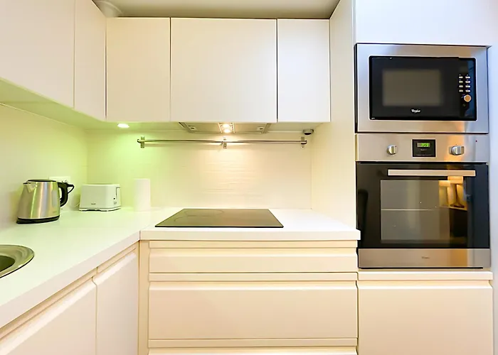 Entire 2 Bedroom Family Friendly House In Belem 3 To 5 Guests * Лиссабон