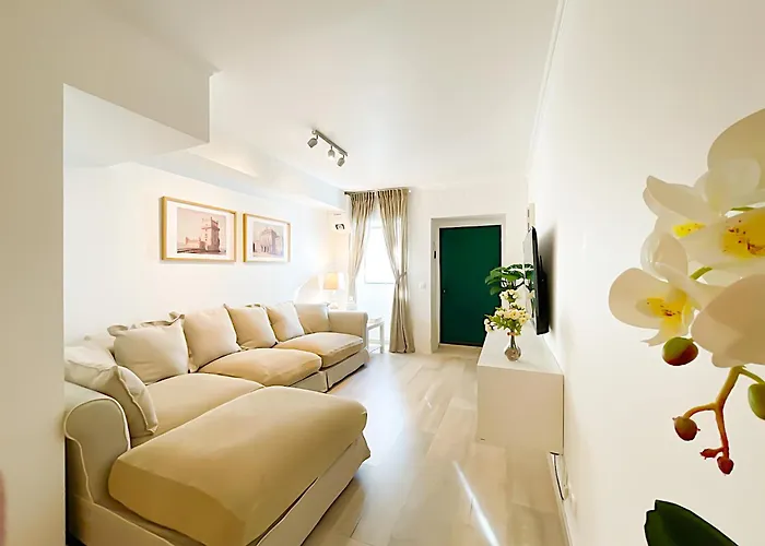 Entire 2 Bedroom Family Friendly House In Belem 3 To 5 Guests Дом отдыха Лиссабон